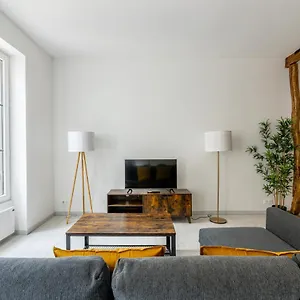 Appartement Luxurious 2 Bedroom Avenue Des Champs-elysees Saint-philippe Du Roule Free Netflix, Paris